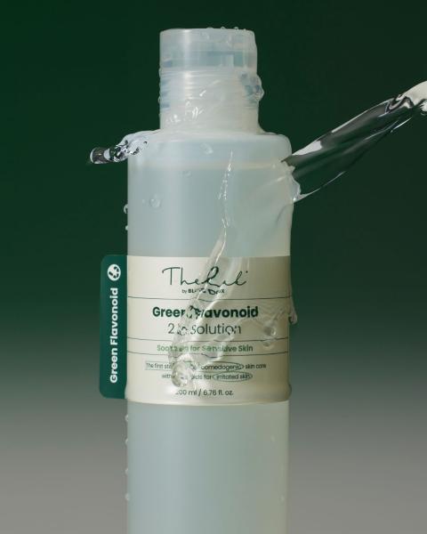 THE LAB By BLANC DOUX Green Flavonoid Solution 200ml toner in a clear bottle